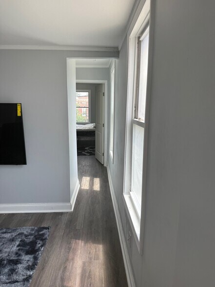 Building Photo - 2800 Huntingdon Ave