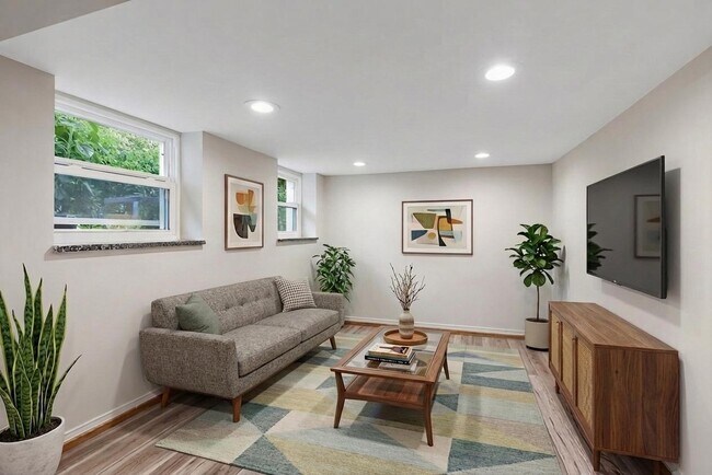 Building Photo - 1301 W Nelson St