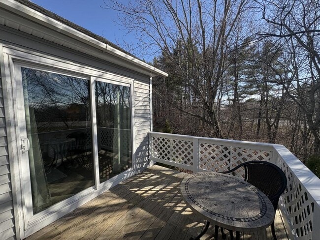 Building Photo - 25 Lawrence St