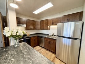 Building Photo - Town's Edge Apartments