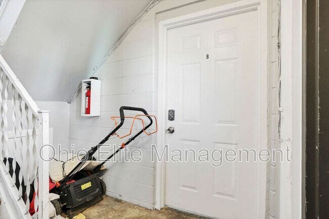 Building Photo - 3605 Cushing Dr