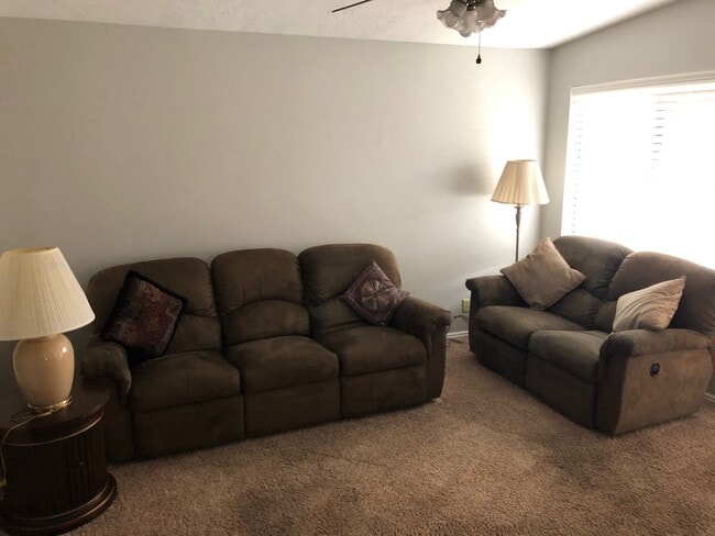 Building Photo - Cozy Condo in Village Park