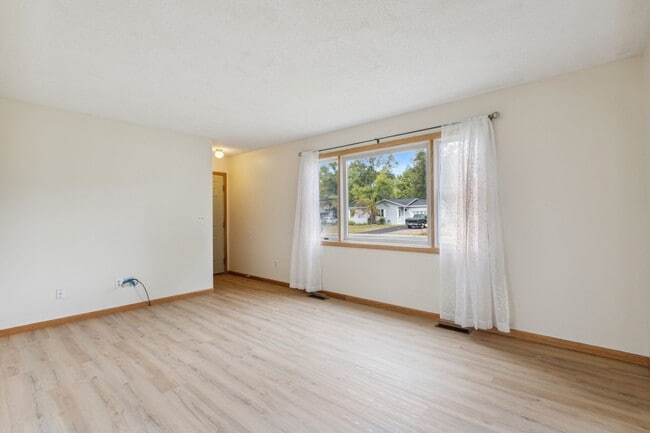 Building Photo - Great Single Family Home in North Hudson