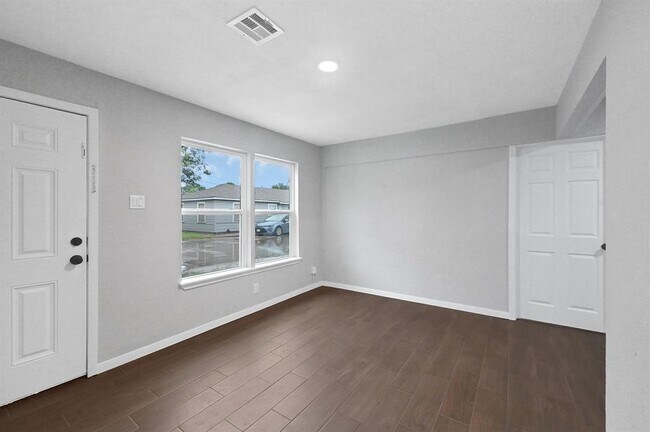 Building Photo - 1925 Ojeman Rd