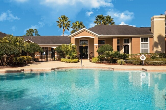 Building Photo - Lakes at North Port