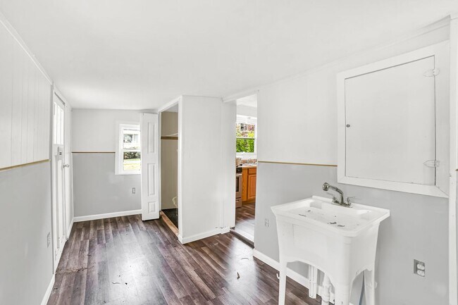 Building Photo - Coming Soon! Charming Cape Cod Near Coloni...
