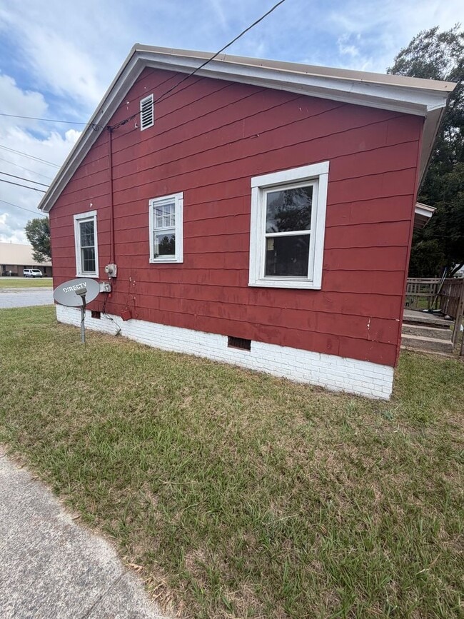 Building Photo - 401 North St