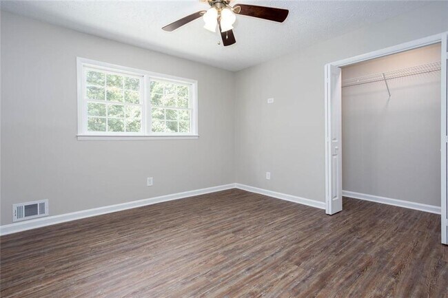 Building Photo - 2099 Scott Rd