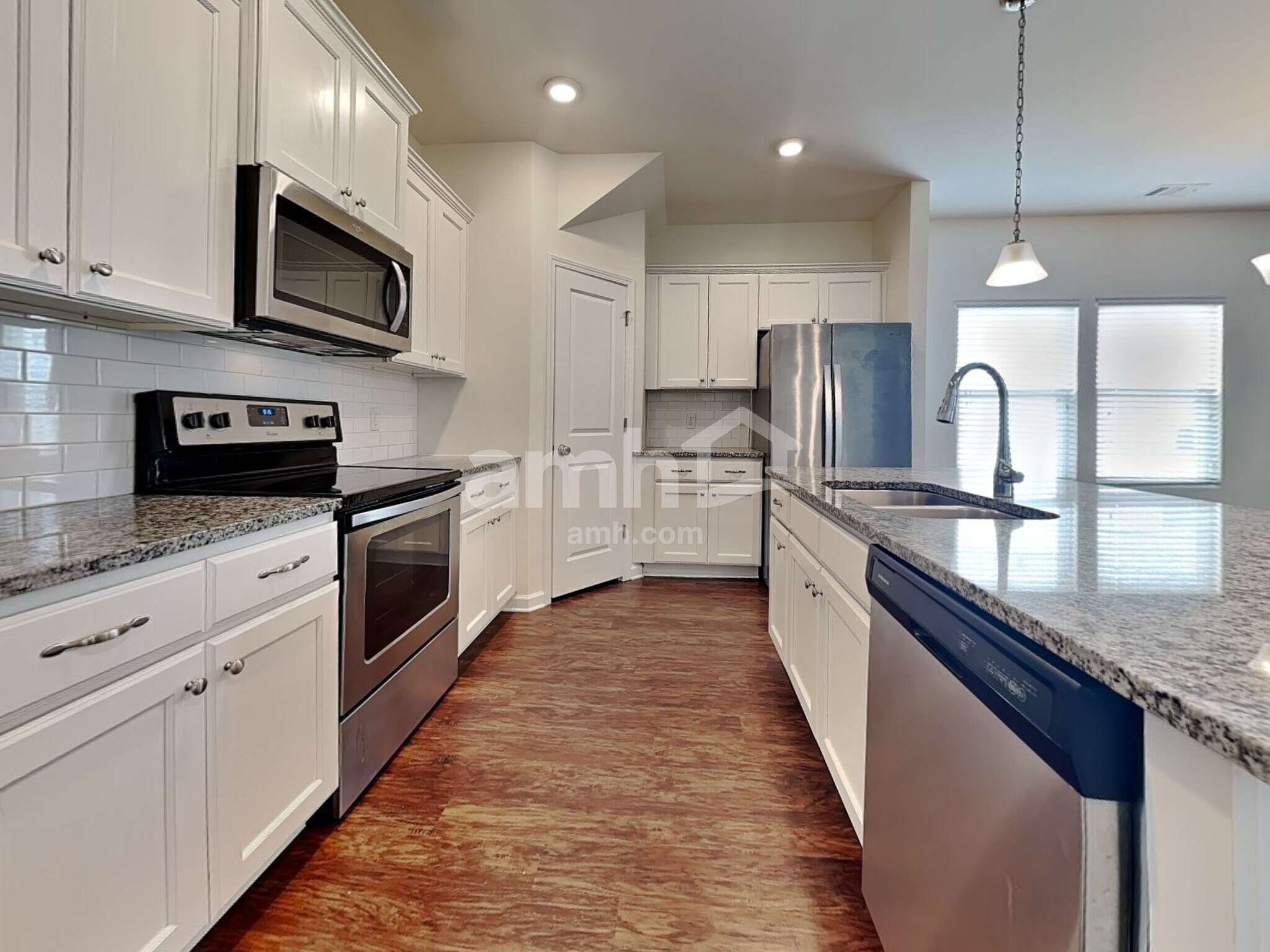 Building Photo - 230 Dogwood Cir