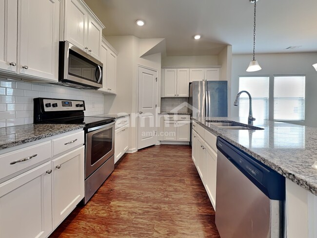 Building Photo - 330 Crabapple Cir