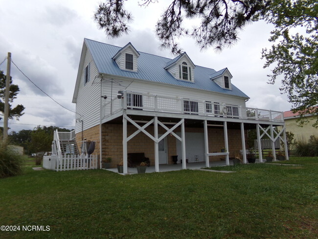 Building Photo - 144 Great Neck Rd