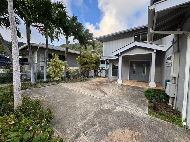Building Photo - 541 Kuliouou Rd