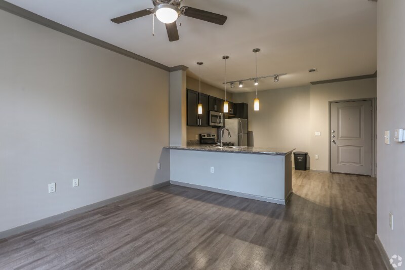 Building Photo - 6520 Jamail Dr