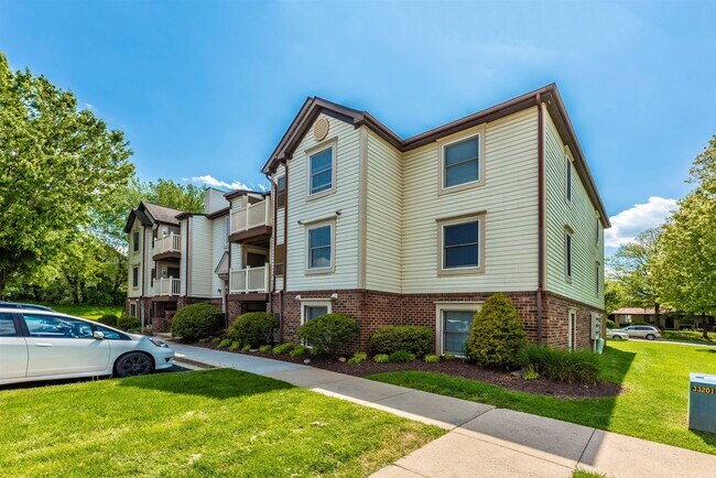 Building Photo - Condo Close to Downtown Frederick