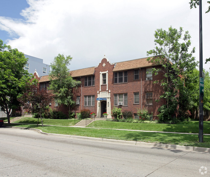 Primary Photo - East Evans Apartments