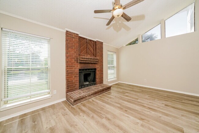 Building Photo - 1115 Hemlock Ct