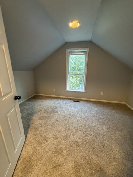 Building Photo - 240 Midway Ave