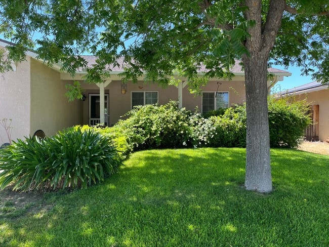 Building Photo - ? Move-In Special! ? $1,000 Off First Mont...