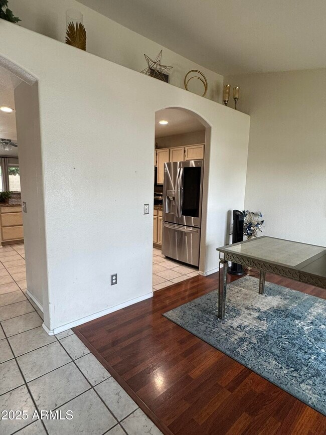 Building Photo - 820 N Owl Dr