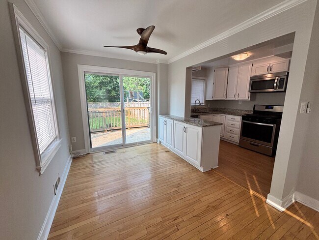 Building Photo - 2705 Fort Dr