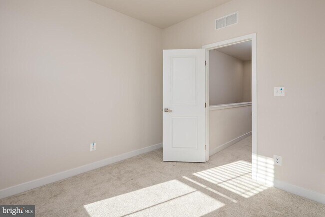 Building Photo - 1920 Four Roses St