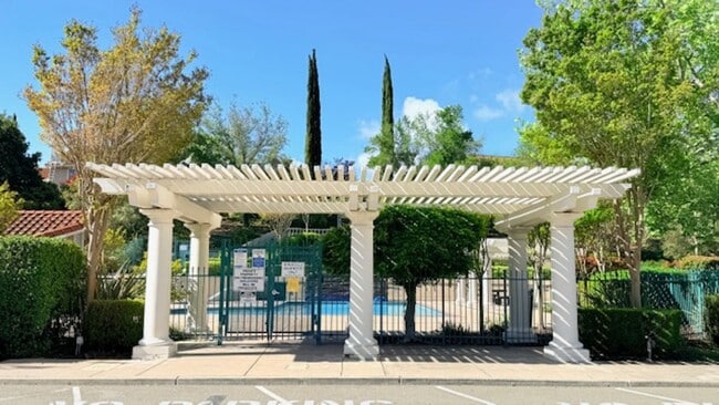 Building Photo - Charming and Move-in Ready 3BD/2.5BA, Two-Story Townhouse in Miravilla at Gale Ranch, San Ramon- ...