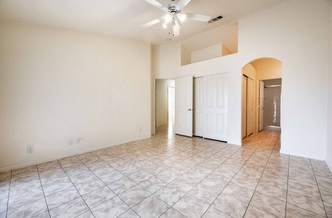 Building Photo - 3 Bedroom SINGLE STORY HOME FOR LEASE IN H...