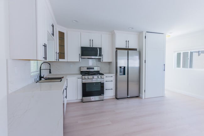 Building Photo - 130 S Harper Ave