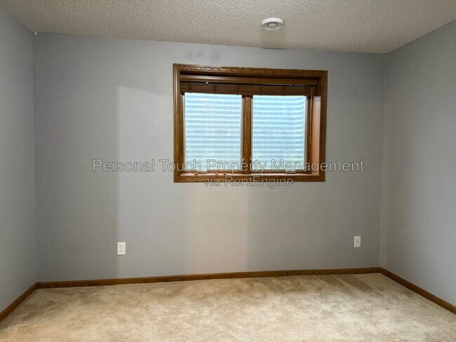 Building Photo - 3539 Woodbury Ct S