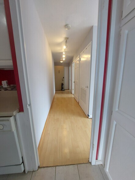 Building Photo - 11850 Edgewater Dr