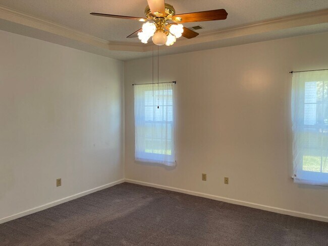 Building Photo - Beautiful 4-Bedroom Ranch in Courthouse Estates!