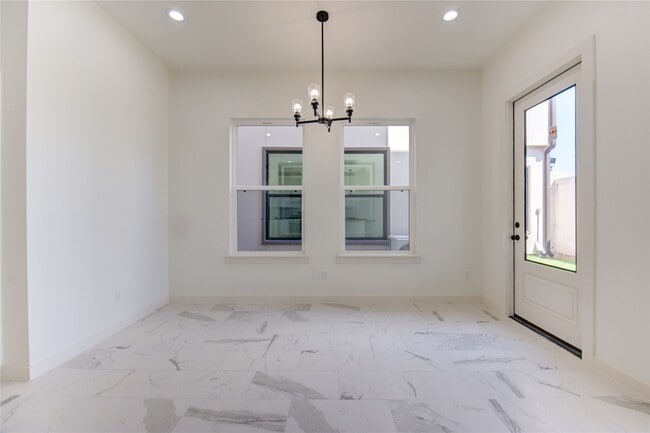 Building Photo - 2919 El Fenice Ln