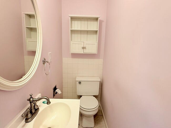 Building Photo - Spacious 3-Bedroom Home with Modern Comfor...