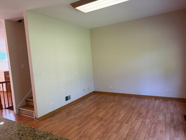 Building Photo - 211 Monarch Dr