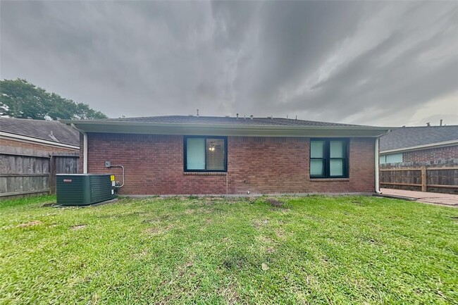 Building Photo - 7102 Blanco Pines Dr