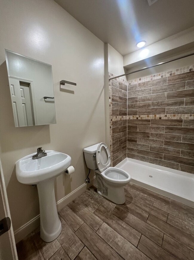 Building Photo - 1620 Constitution Ave NE