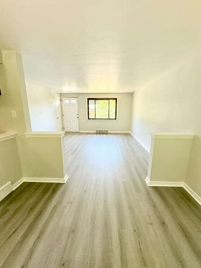Building Photo - Fabulous 3 bed 1 bath House in Penn Hills