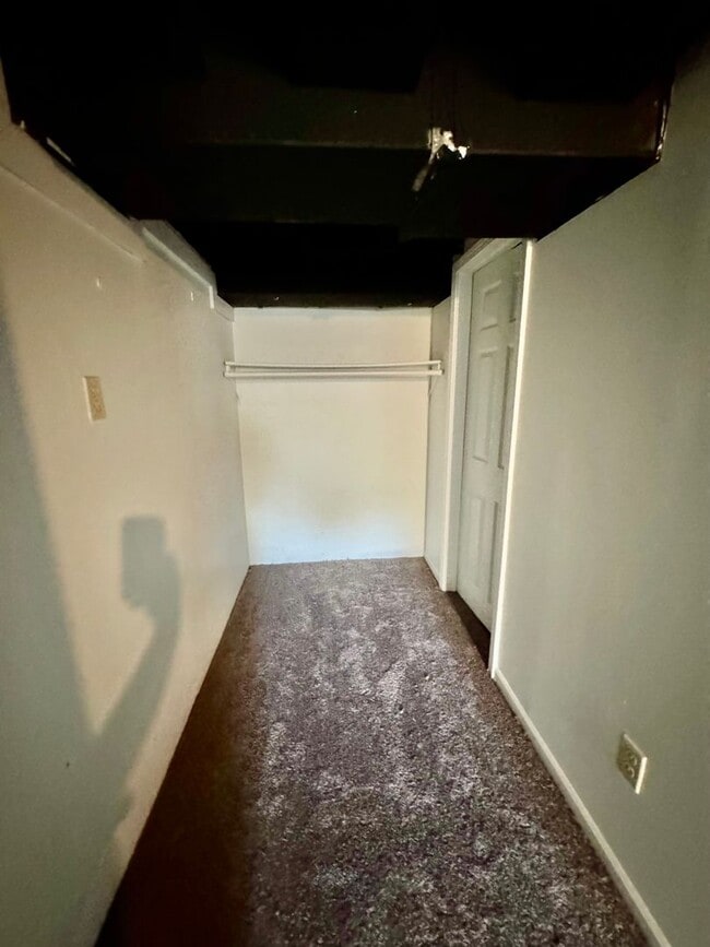 Building Photo - 4 Bedroom House Across from EMU! Available Fall 2026