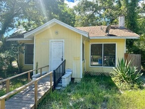 Building Photo - 3/1 Located in South St. Pete!