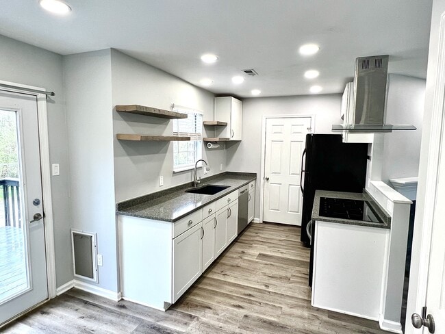 Building Photo - 5900 Wichita Dr