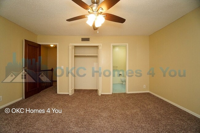 Building Photo - Townhouse with 3 beds and 3 baths!