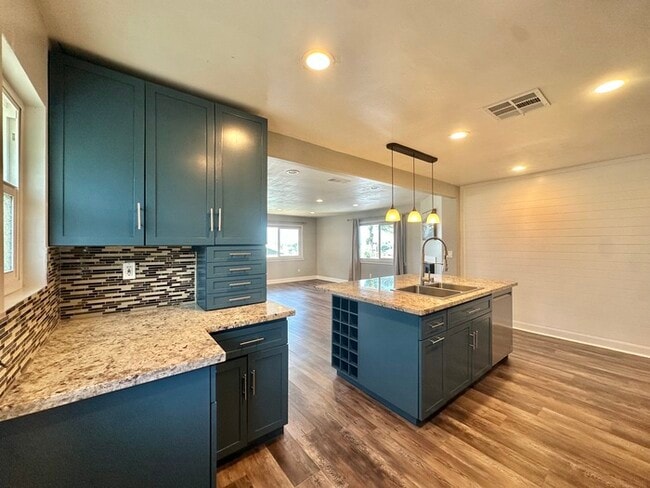 Building Photo - Beautifully Renovated Stand Alone Home Fea...
