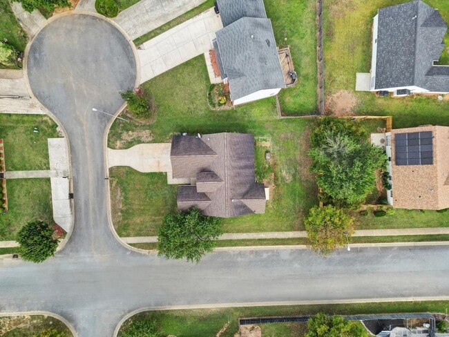 Building Photo - Lovely 3 Bed 2 Bath Home in Indian Trail o...