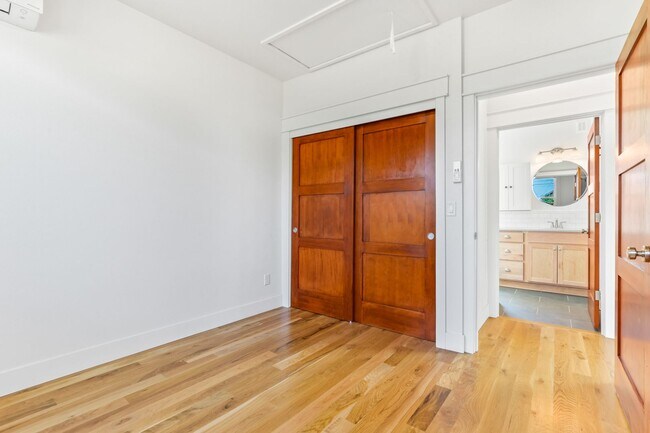 Building Photo - 4030 SE 62nd Ave
