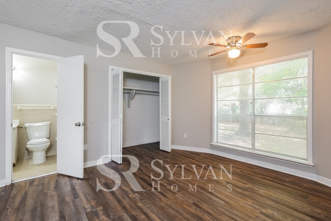Building Photo - The living is easy in this 3 bedroom, 2 ba...