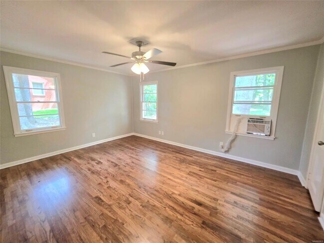 Building Photo - 2663 Ashlawn Dr
