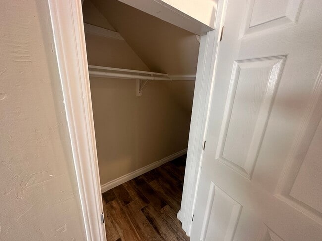 Building Photo - 678 N Shaffer St