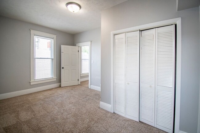 Building Photo - Large 3 Bedroom in Dahlman