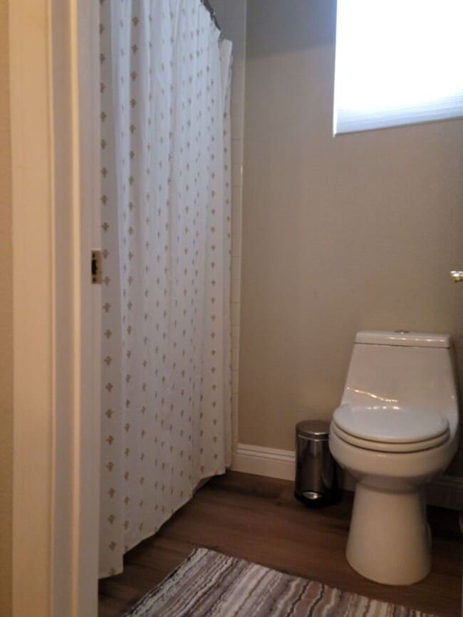 Building Photo - Fully Furnished Executive Rental in Highly...