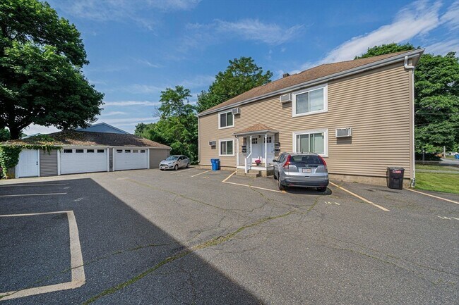 Building Photo - 14 Hartwell St